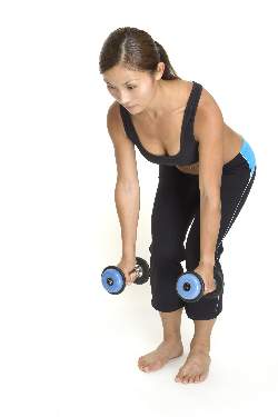 woman-doing-bent-over-dumbbell-rows-starting-position
