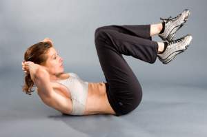 woman-doing-double-abs-cruches