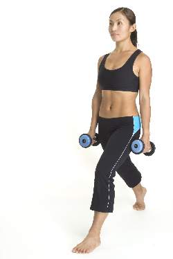 woman-doing-dumbbel-lunges-starting-position
