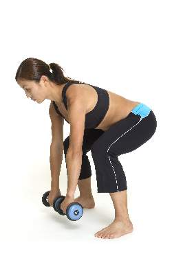 woman-dumbbell-deadlifts-middle-position